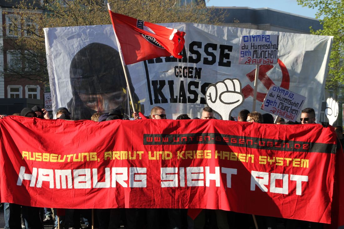 Die Demo macht sich auf den Weg.