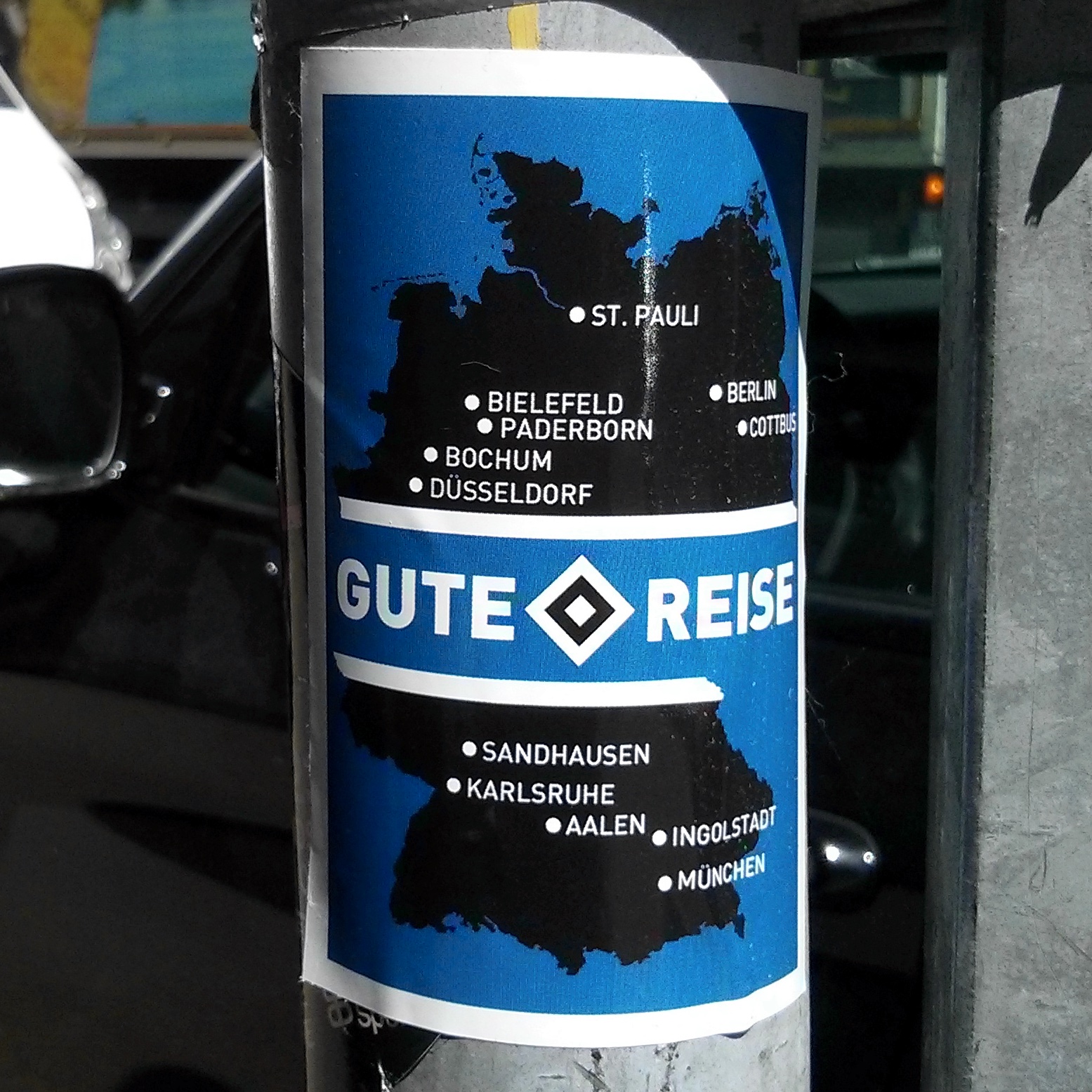 Ein Aufkleber aus dem Jahr 2015 als der HSV ebenfalls kurz vor Abstieg aus der Bundesliga stand.